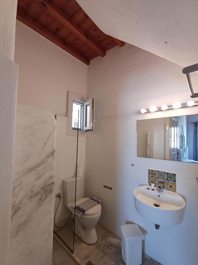 Manos Rooms - 3