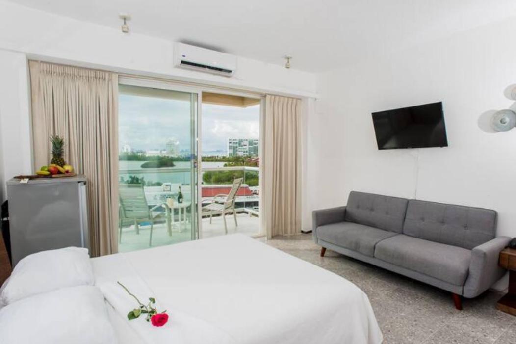 Amazing OceanViews Beachfrt Condo Walk to Eat, Drink, Play - 5