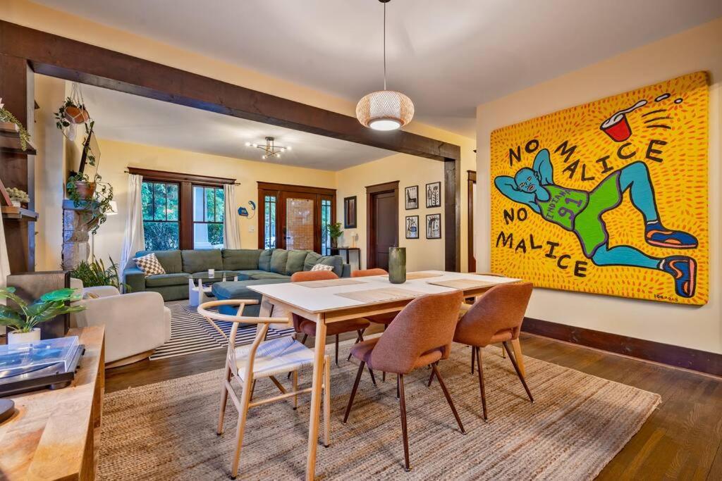 Bright Bungalow in Hip East Nashville Walk to 5 Points - Only 2 miles to Downtown - 2