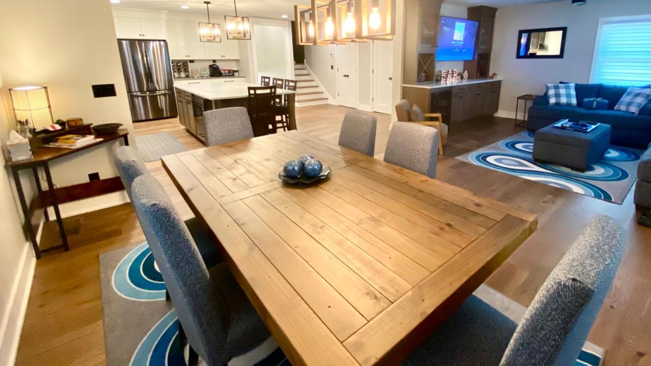 8 Minutes to Downtown!