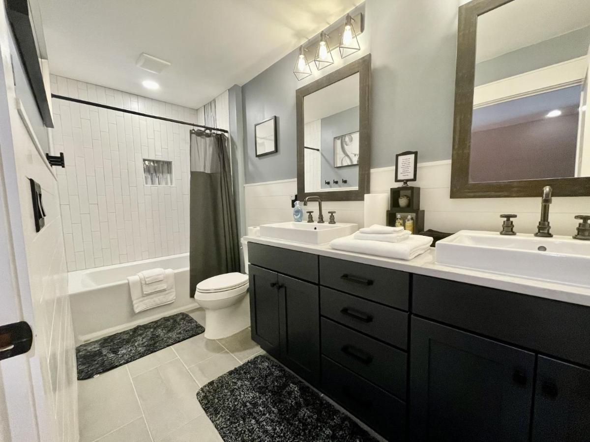 8 Minutes to Downtown! - 3