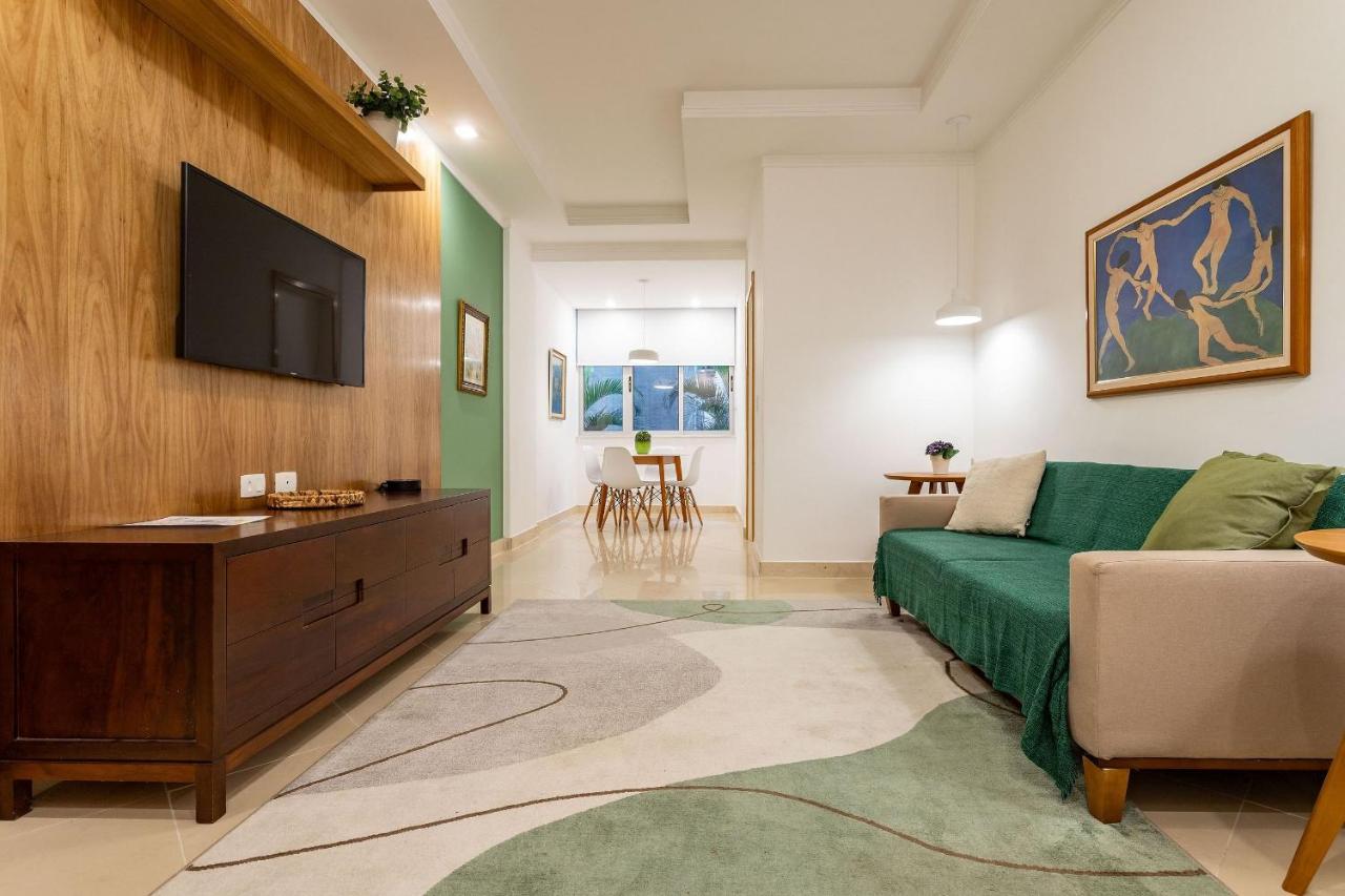 Novo. Vista Lateral para a Praia, 2 ou 3 quartos, wi fi, cozinha completa e ar.