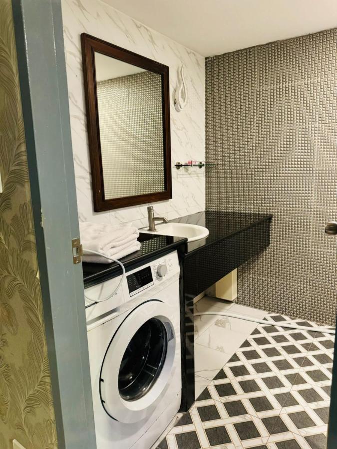 Rent Omni Tower Apartments Nana Bangkok - Prime Sukhumvit location - 5