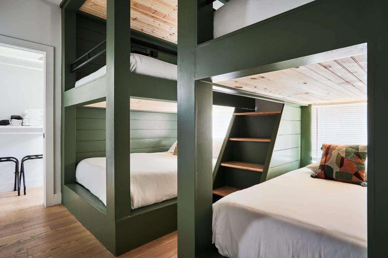 Stylish 3 Bed Retreat, Rooftop, Parking, Sleeps 10, Ensuite Baths, Bunk Room, Gourmet Kitchen, Cozy Living Space, Rooftop Views & Fire Table, Near Downtown, Distilleries & Marathon Village, 24 Hr Hospitality - 4