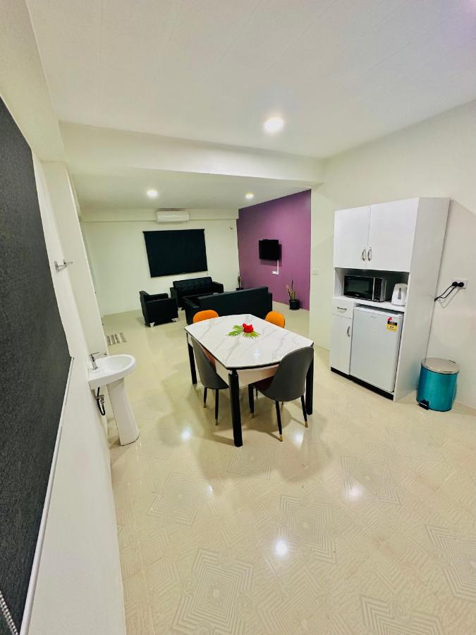 VNZ Luxury Apartment - 3