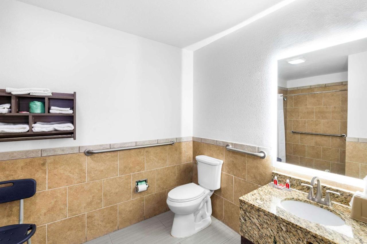 Economy Inn — photo 17