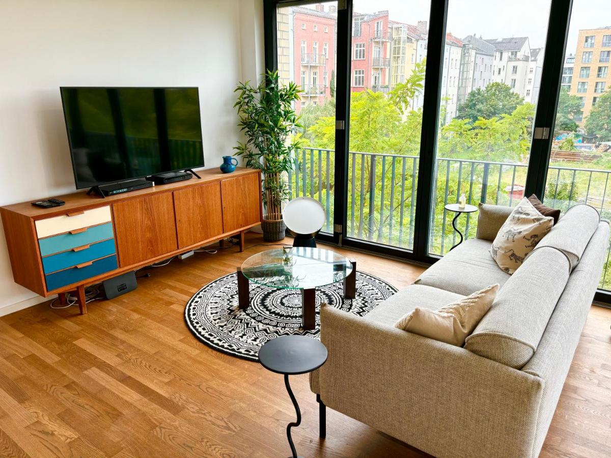 2 Bedroom Mauerpark-Apartment, Berlin Mitte View calendar - 5