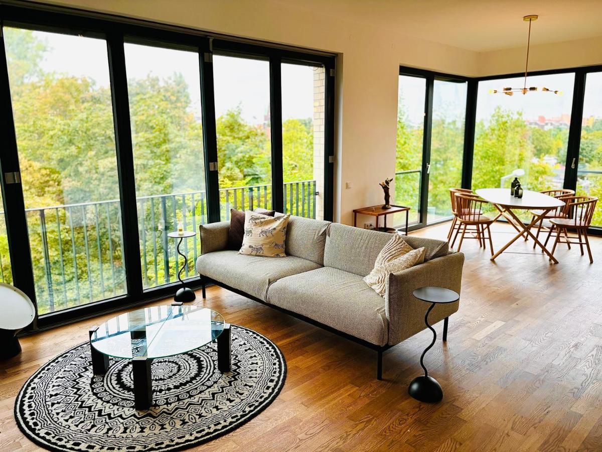 2 Bedroom Mauerpark-Apartment, Berlin Mitte View calendar - 4