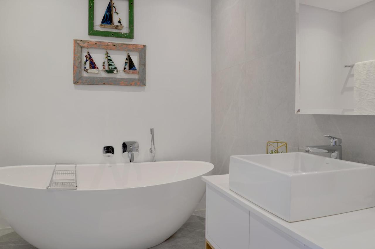 Modern Designer Penthouse with Panoramic views Amanda - 4