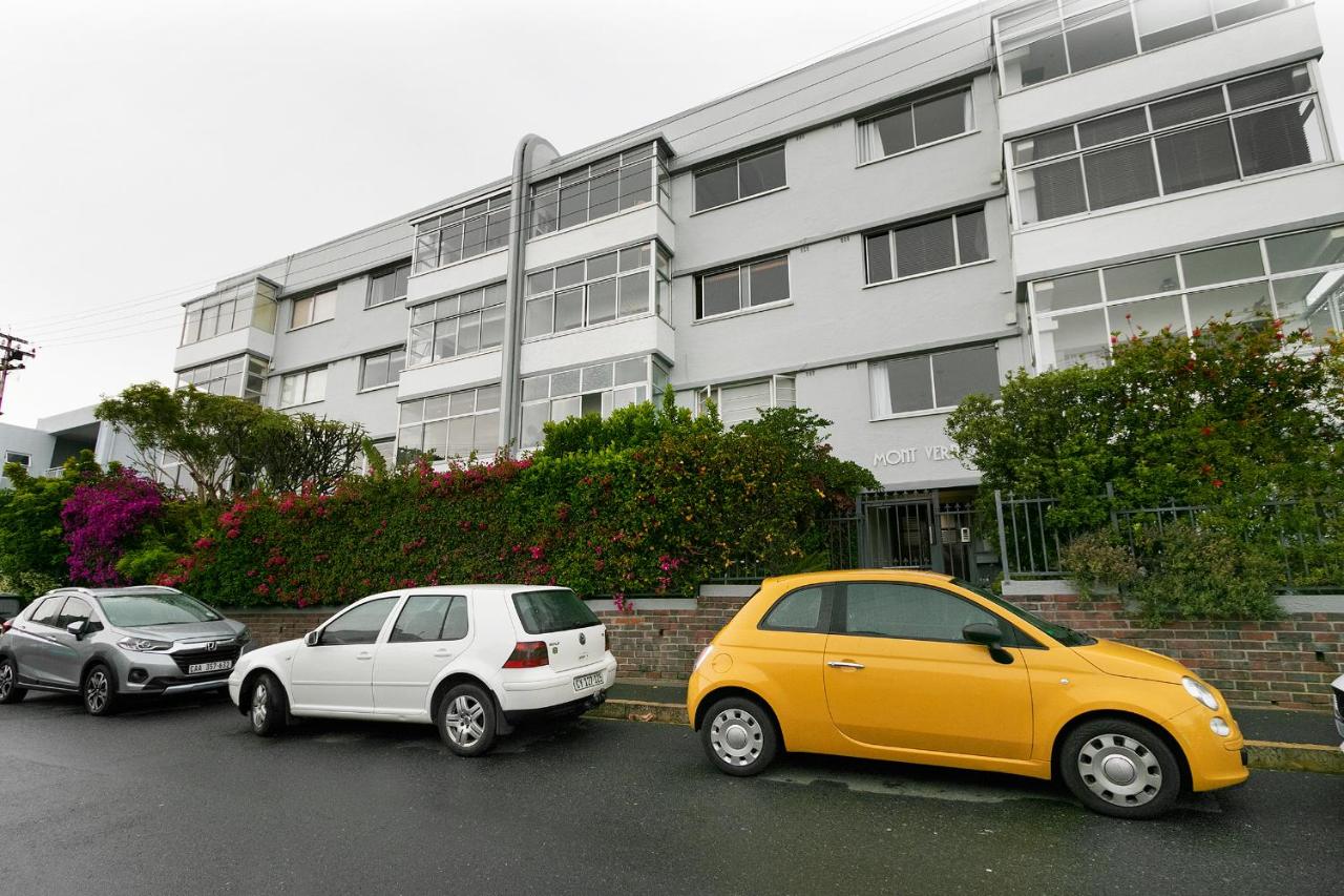 Chic 2BR Apartment in Sea Point - 4