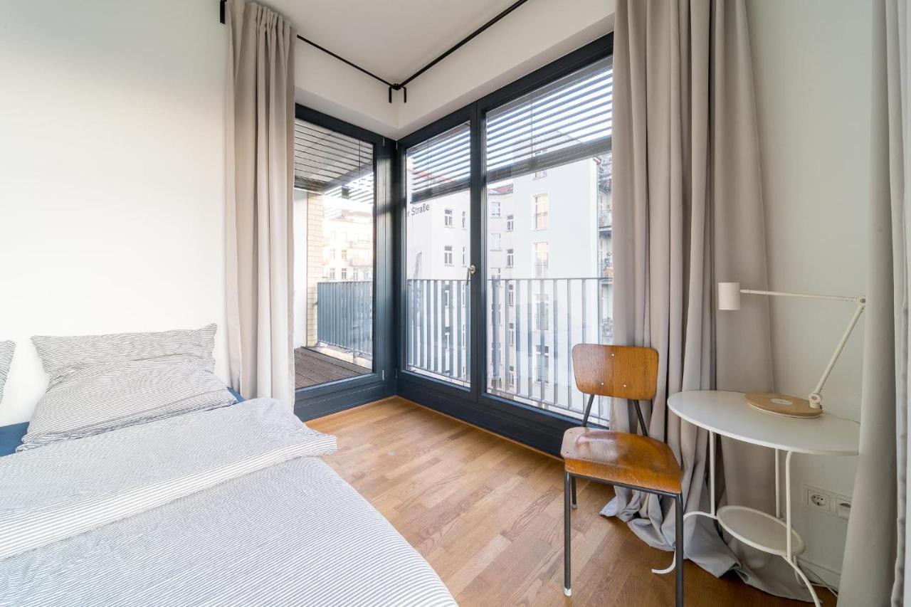 2 Bedroom Mauerpark-Apartment, Berlin Mitte View calendar - 2