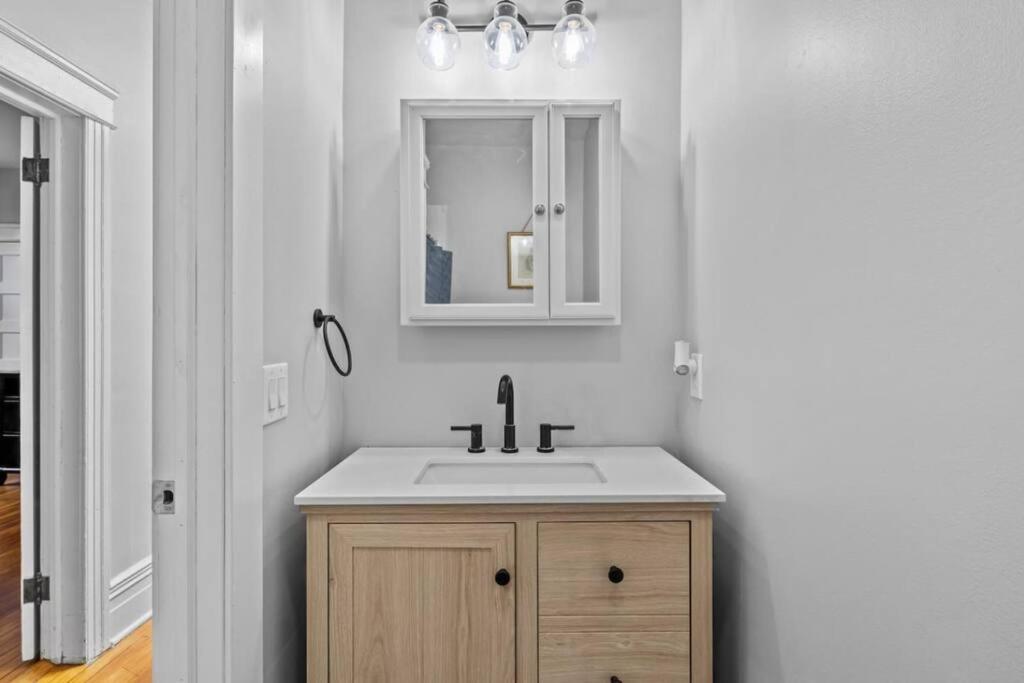 Green-Door Brownstone Private Room - BD 4 - 3