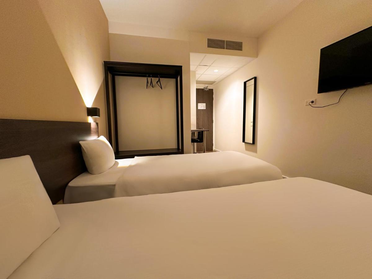HOTELUX Amsterdam Airport Hotel - 2