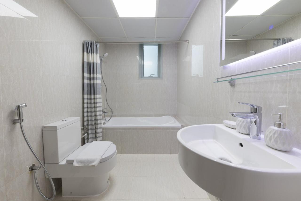 Stylish 2 bd Apt in Business Bay, Prime Location - 3