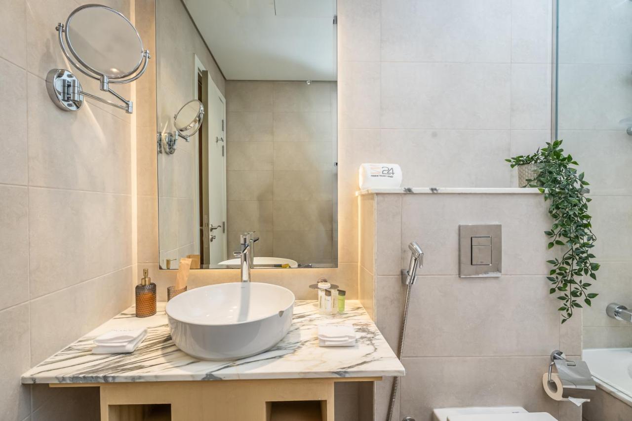 Escape24 Spacious 2BR Infinity Pool with Burj Views - 3