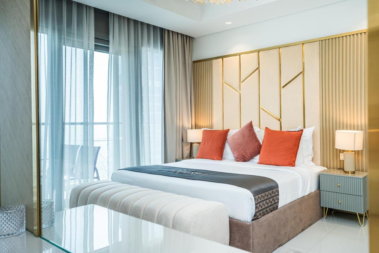 Escape24 Spacious 2BR Infinity Pool with Burj Views - 2