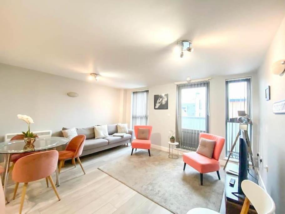 Contemporary Camden Apartment P2 - 2