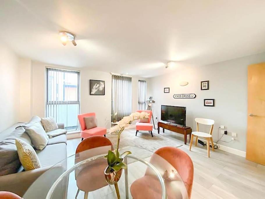 Contemporary Camden Apartment P2