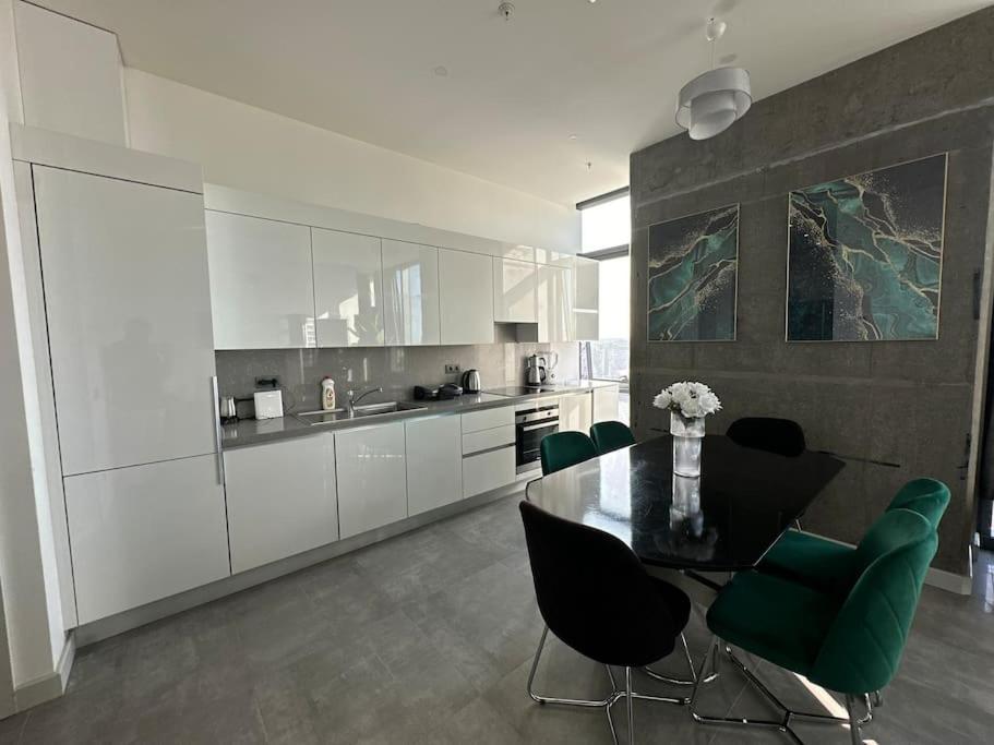 Elegant 2 bedroom apt Sinpas queen gym pools - 2