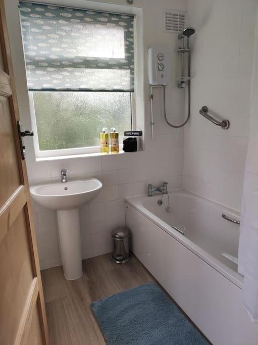 Lovely 2-bedroom home with stunning city views - 3