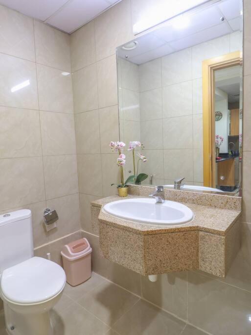 Vibrant 1 Bedroom at Barasti-Dubai Marina - 3