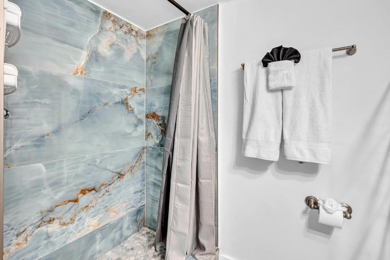 1 bedroom in the BEST location in South Beach ! - 3