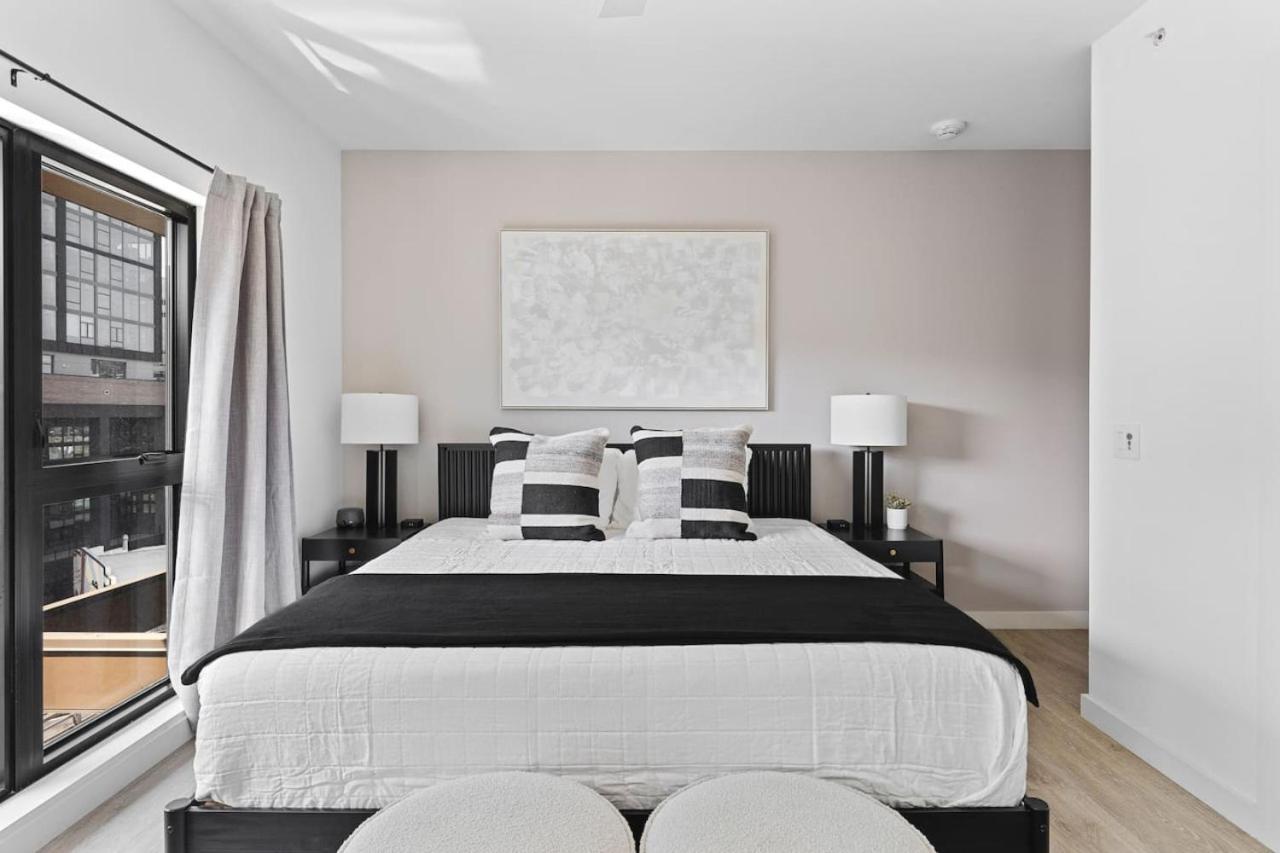 Luxury Penthouse with 2 Floors Pool Patio Gym Walk to Broadway - 2