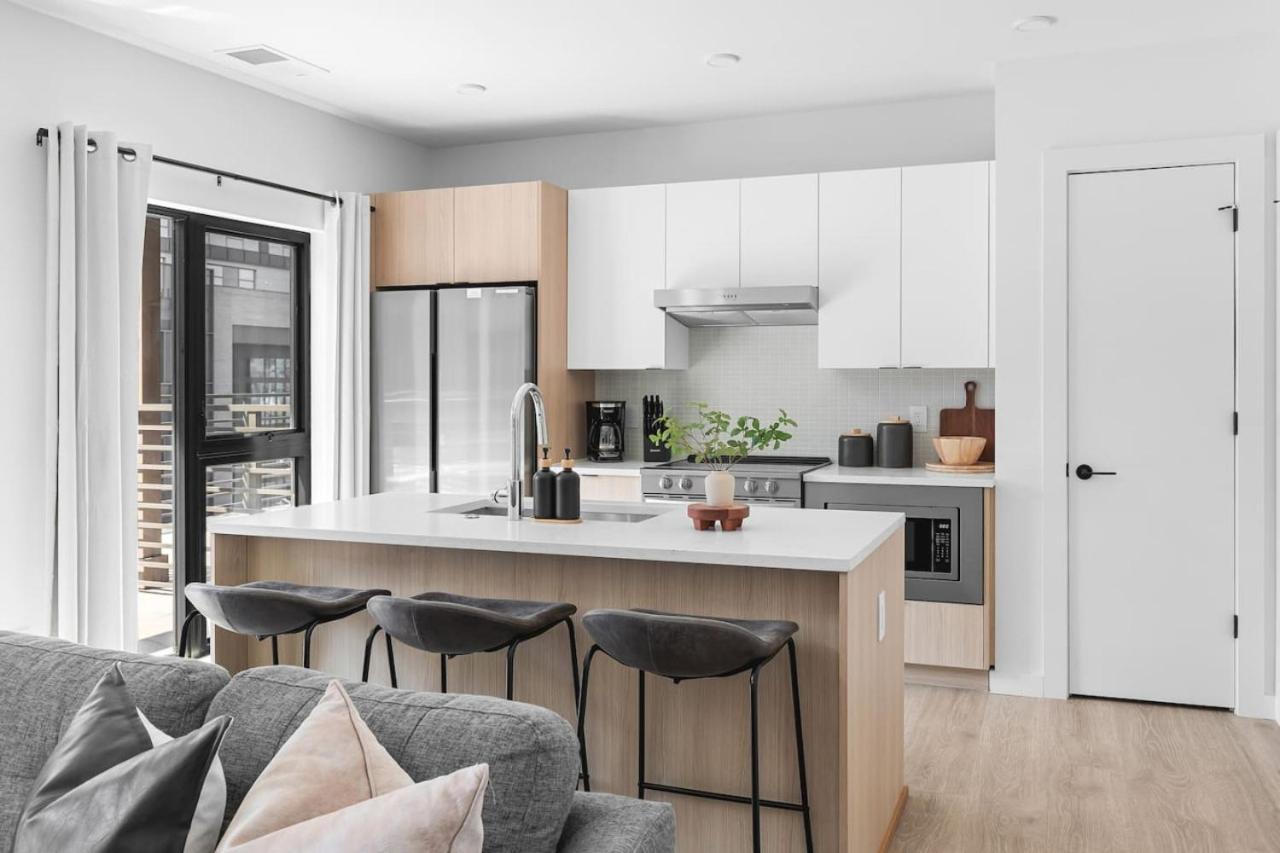 Luxury Penthouse with 2 Floors Pool Patio Gym Walk to Broadway - 3