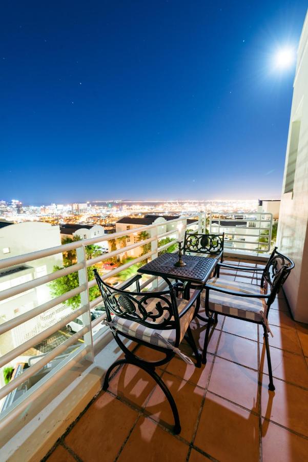 Stunning Cape Town Table Mountain and Harbor View - 3