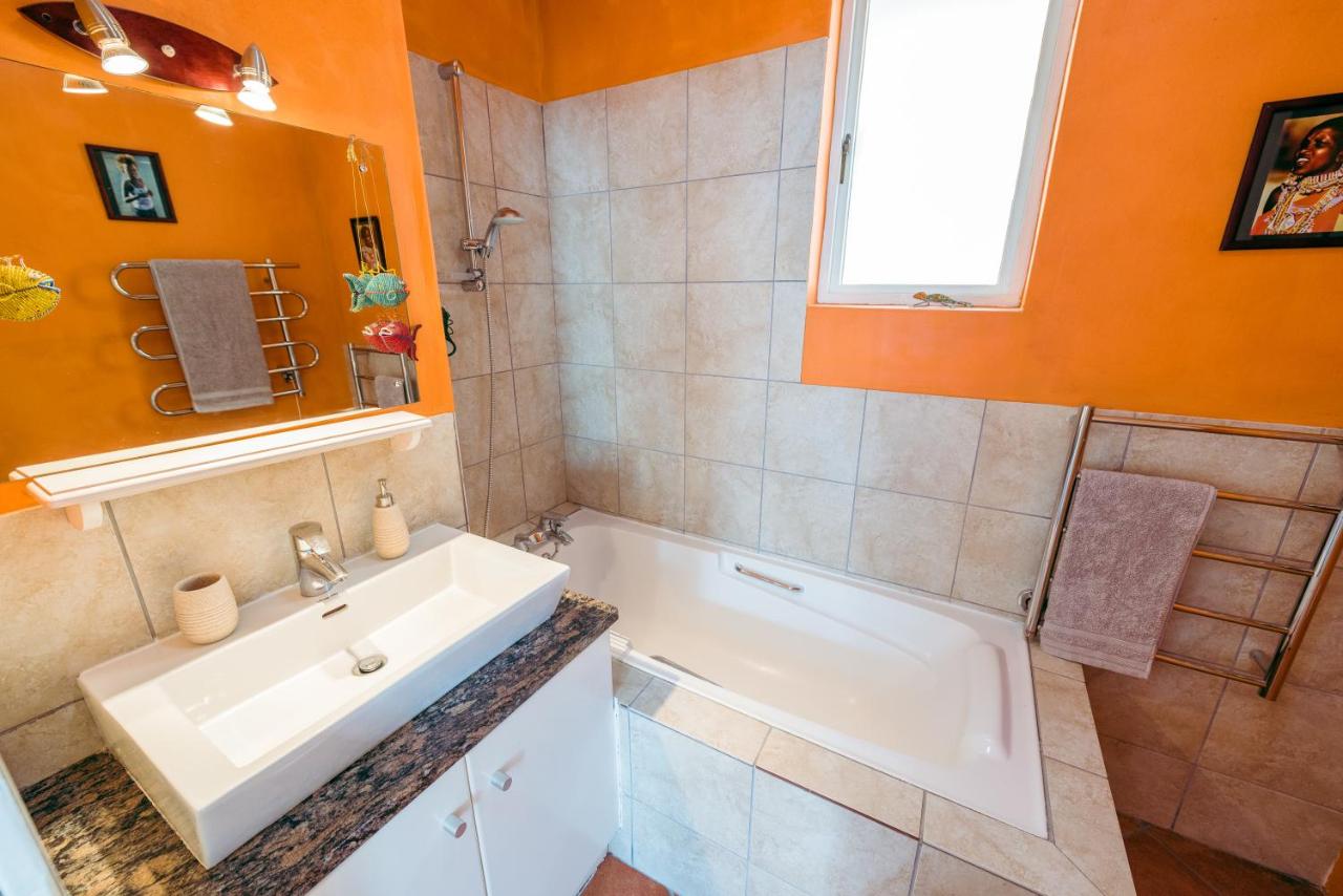 Stunning Cape Town Table Mountain and Harbor View - 4