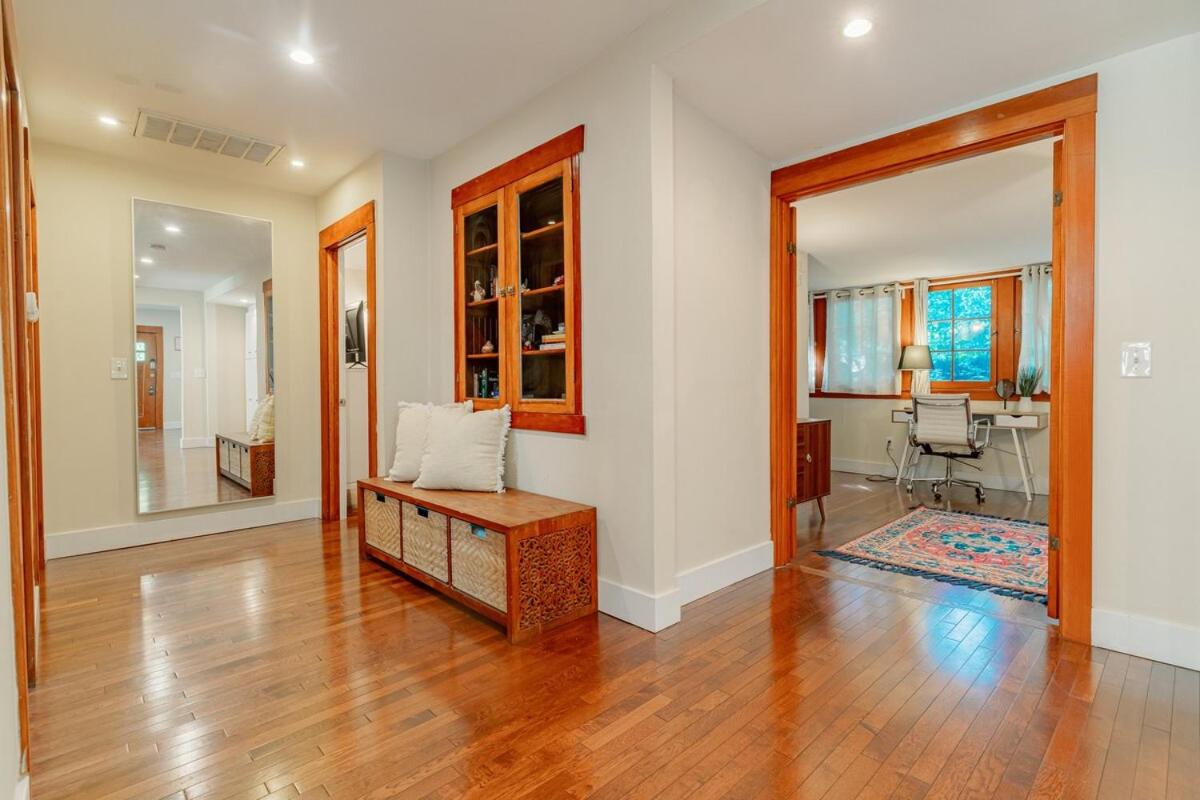 Cozy 3 Bedroom Hollywood Home- Quick Walk To All Tourist Spots! - 3