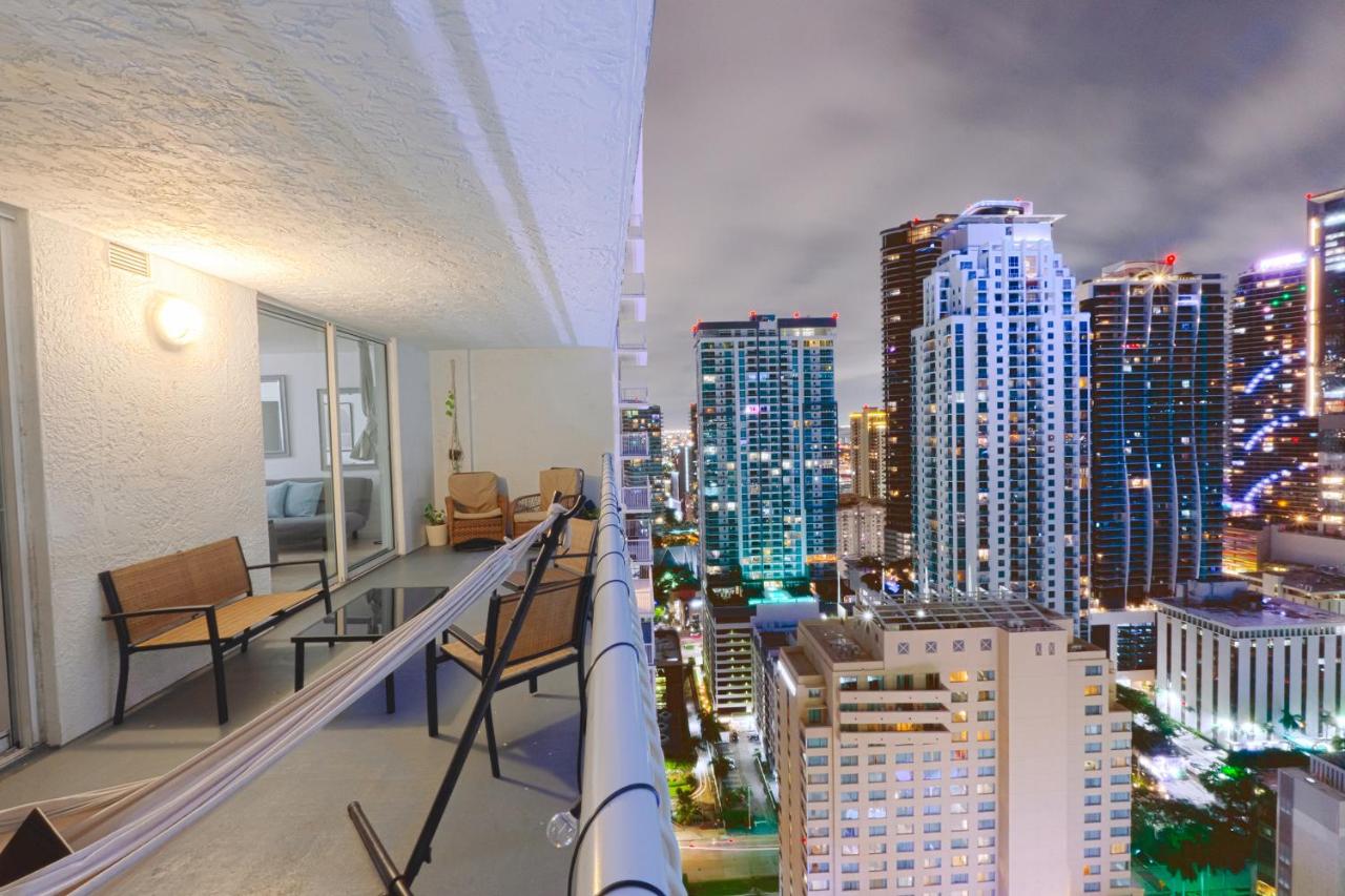 4 bed full condo in Miami with skyline & sea view
