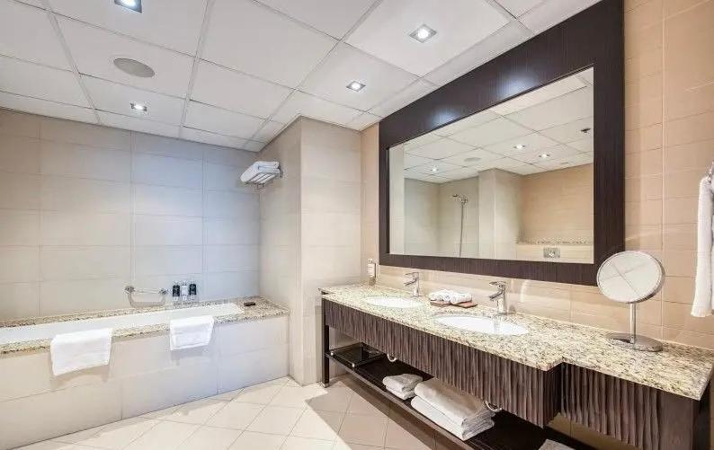 Luxury Holiday Home, Spacious 1 bedroom, Burj Alarab full ocean view, located in Anantara the palm, Palm Jumeirah, Dubai - 3