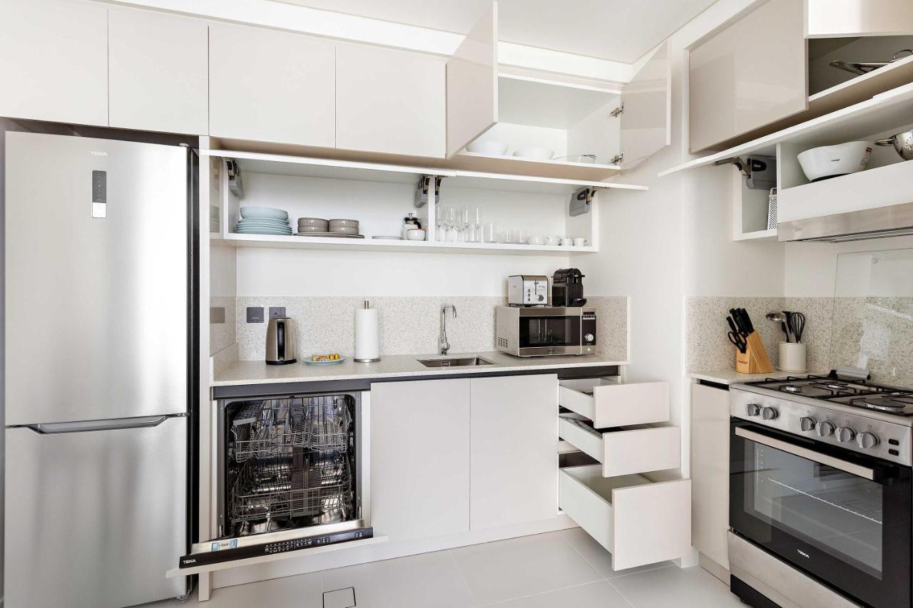 Silkhaus Vacation Homes Mid Floor Marina Vista with Private Beach - 4