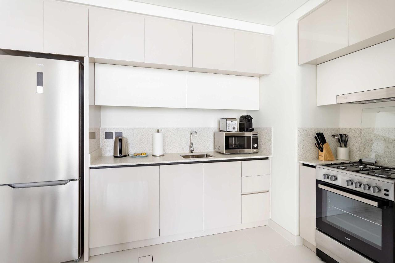 Silkhaus Vacation Homes Mid Floor Marina Vista with Private Beach - 5