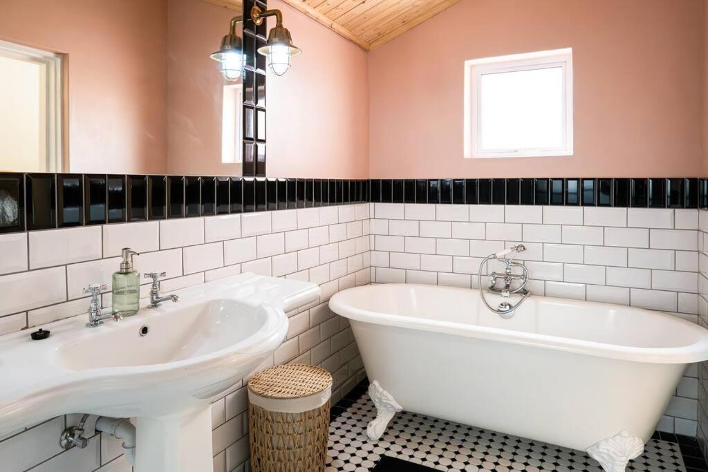 Casa Caprice - a 3 bed home steps from the beach - 3