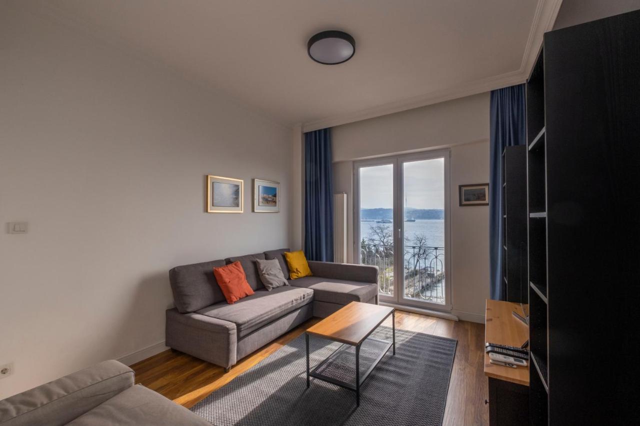 Trendy Waterfront Apt with a Striking View - 5