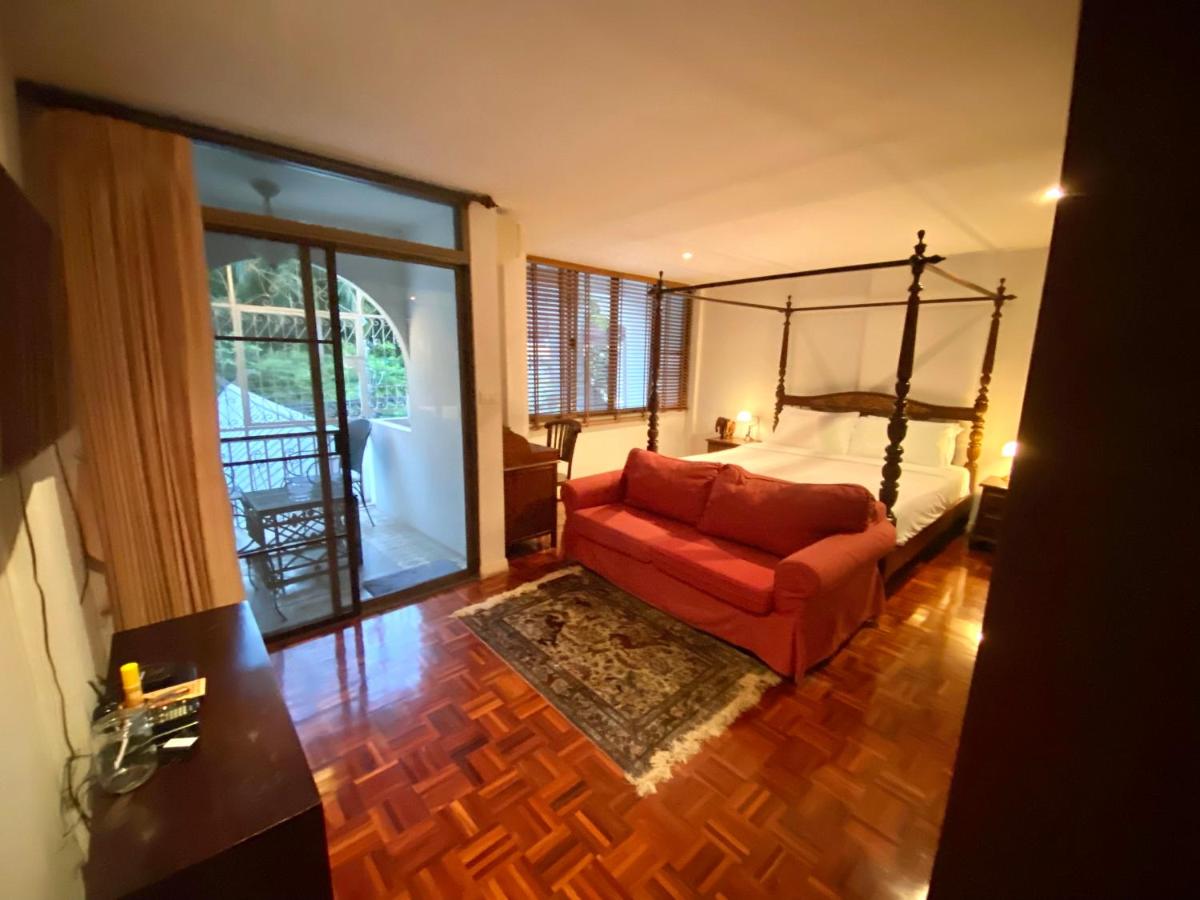 Cafe ice resident - 2