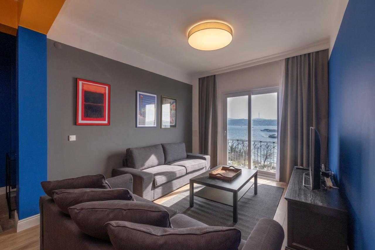 Hip Waterfront Apt with a Striking View