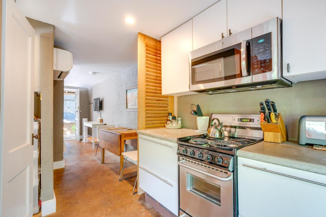 4 Mi to Dtwn Pet-Friendly Austin Studio - 3