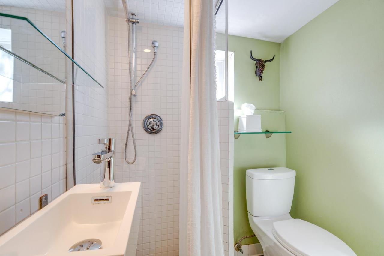 4 Mi to Dtwn Pet-Friendly Austin Studio - 5