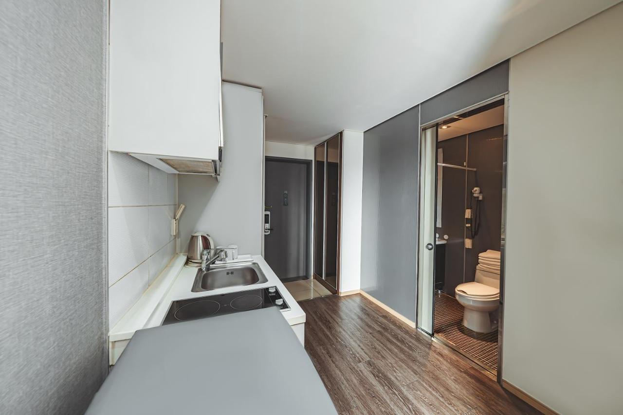 Brown Suites Hotel Sinchon Central - 3