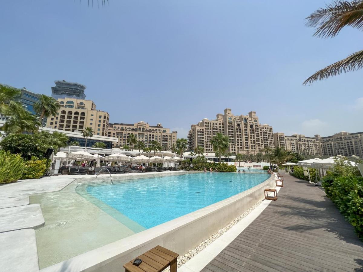 Chic Palm Studio with Infinity Pool