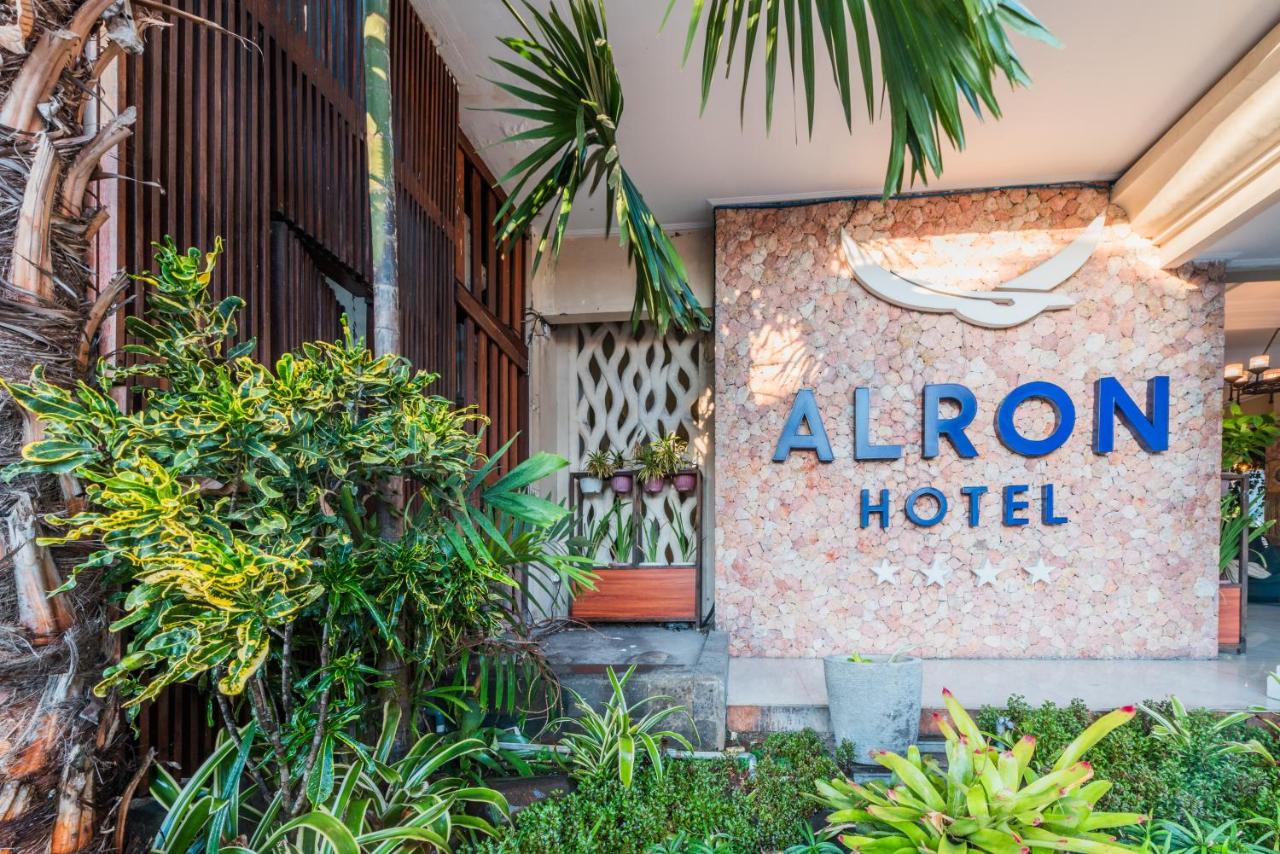Alron Hotel Kuta - 4