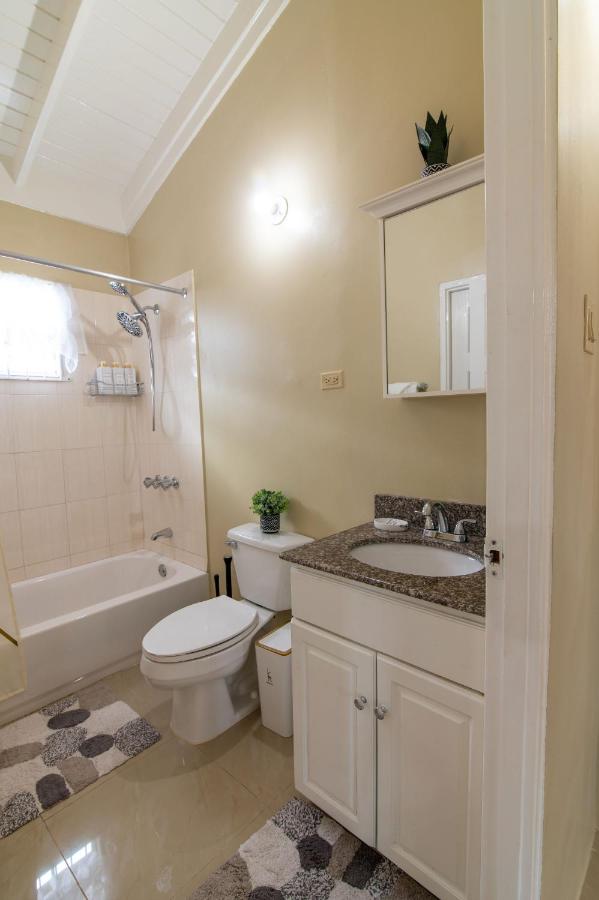 SweetOasis-King Bed-Pool-BBQ Grill-Free StarLink Wifi 250Mbps-Solar Powered-Free Parking-Gated Complex-Near Ocho Rios - 3