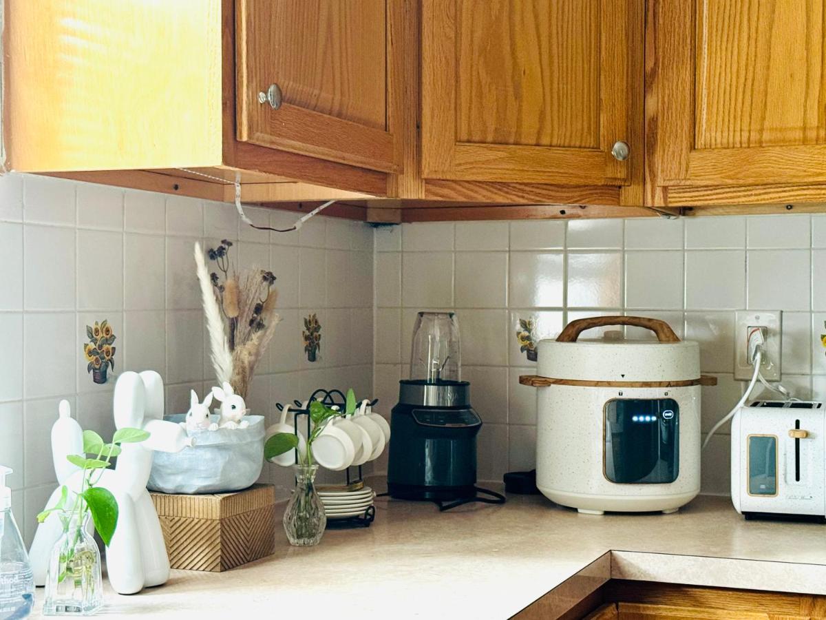 Sunny Apt by the park Mins away from midtown New York - 3