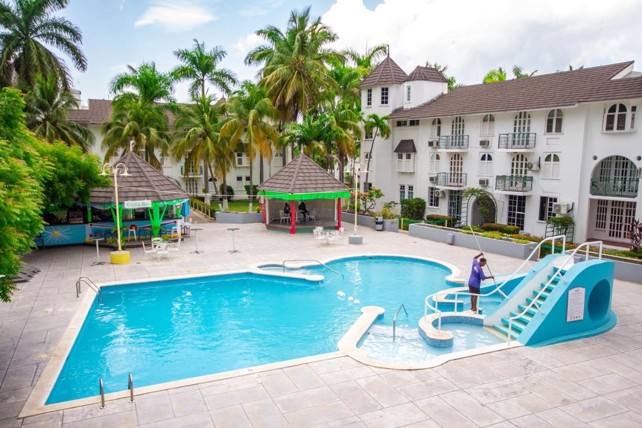 Heart of Ocho Rios-Free Beach Acess-King Bed-Pool-Free Parking-Gated Complex-Free Wifi 150Mbps - 2