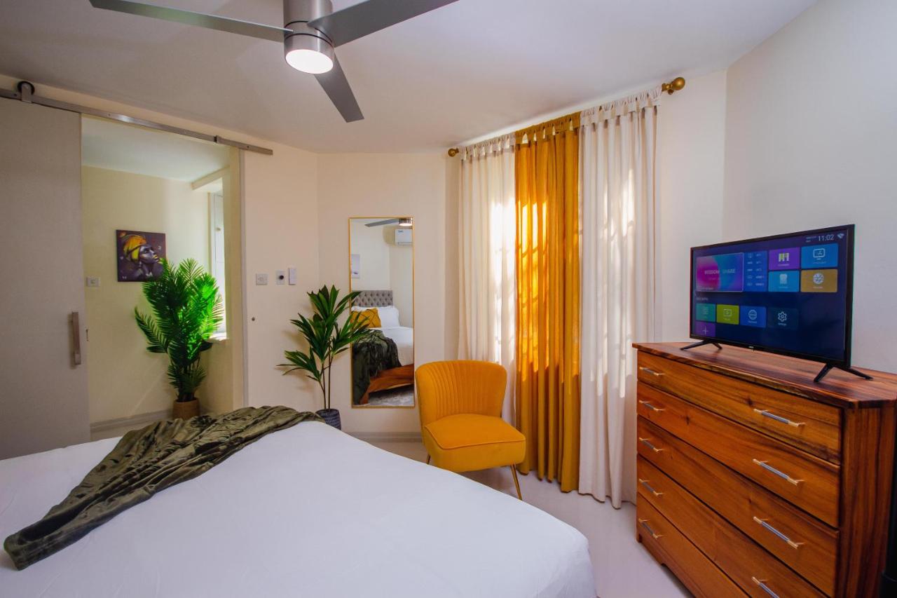 Heart of Ocho Rios-Free Beach Acess-King Bed-Pool-Free Parking-Gated Complex-Free Wifi 150Mbps - 3
