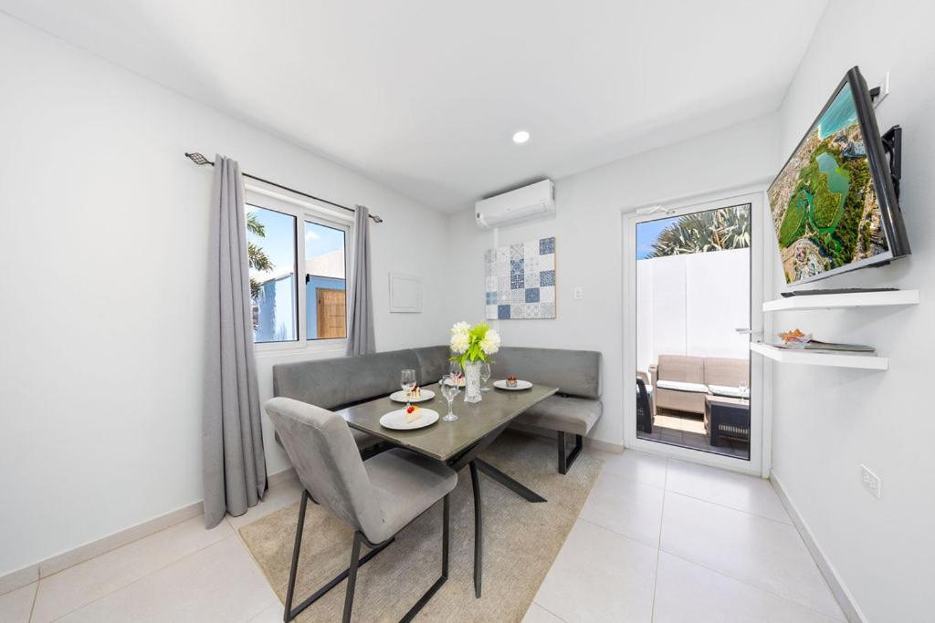 Amazing 2BR SuitePoolPatioBBQ5 min-Palm Beach - 5