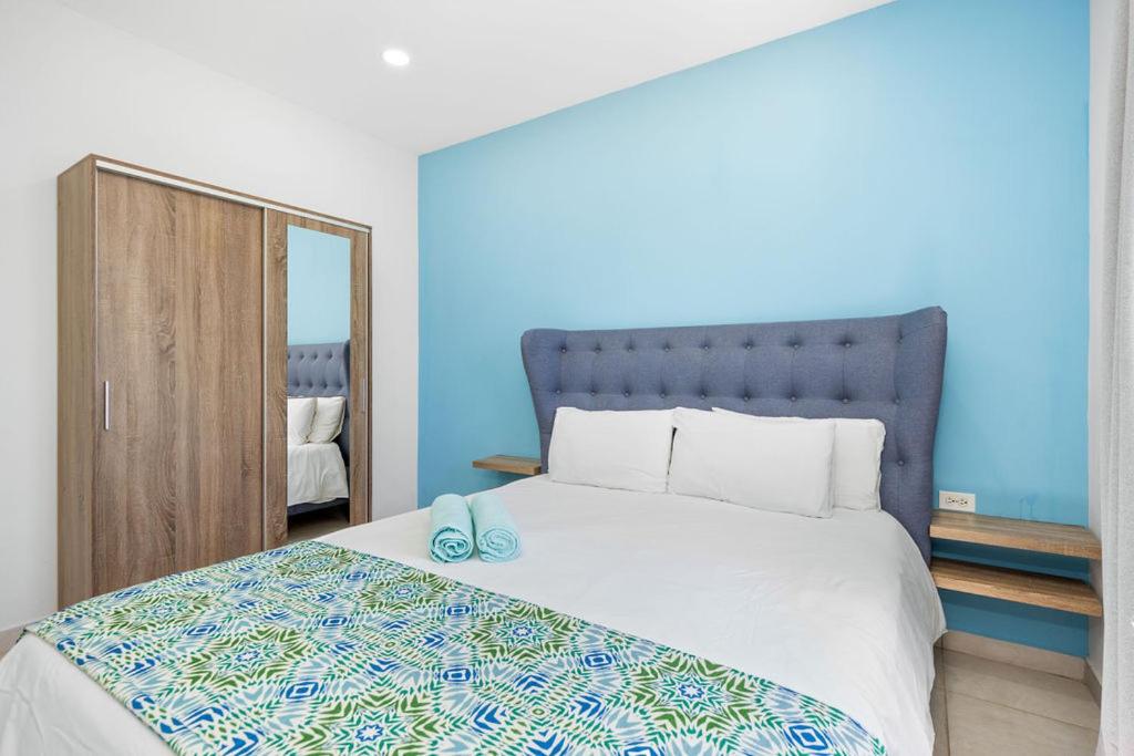 Amazing 2BR SuitePoolPatioBBQ5 min-Palm Beach - 2